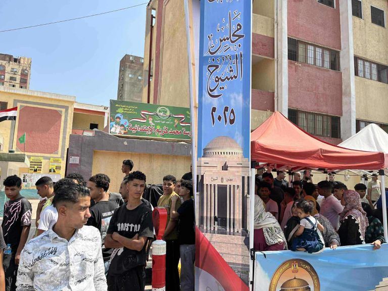 إقبال على مركز اقتراع في مصر رغم حرارة الطقس