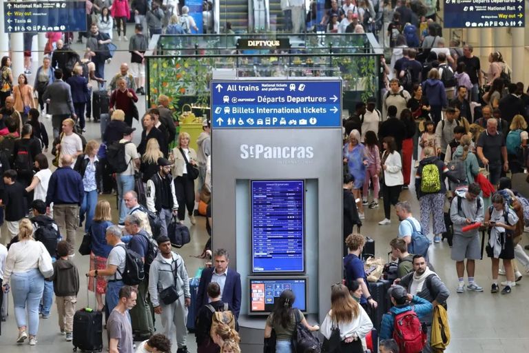 إلغاء 17 رحلة قطار ليوروستار بعد عطل كهربائي في فرنسا - The Sun إلغاء 17 رحلة قطار ليوروستار بعد عطل كهربائي في فرنسا - The Sun