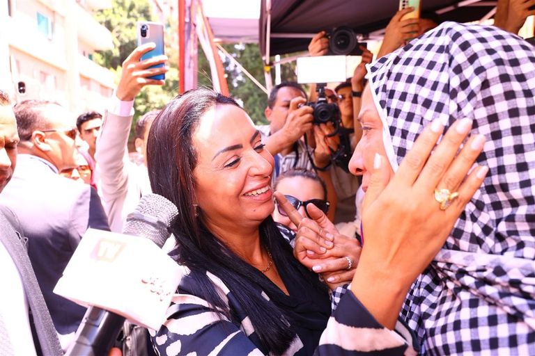 الدكتورة مايا مرسي والمواطنة التي استوقفتها