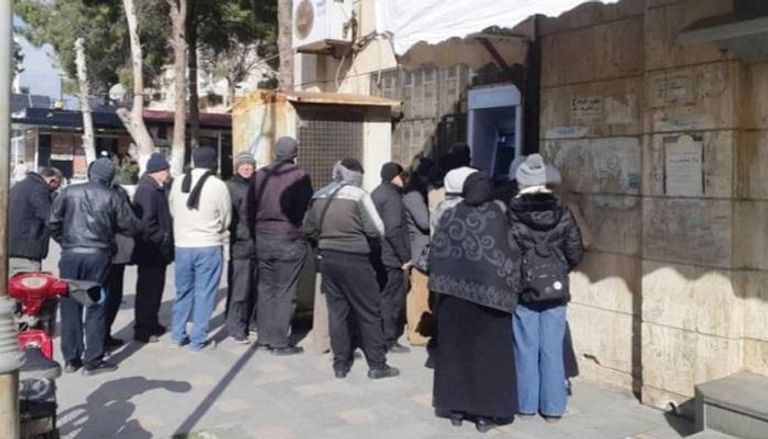 بدء صرف معاشات المتقاعدين في سوريا