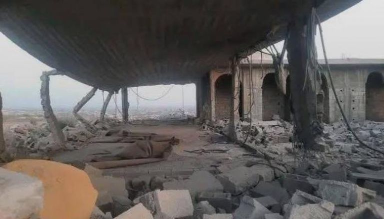 جانب من الضريح بعد تفجيره
