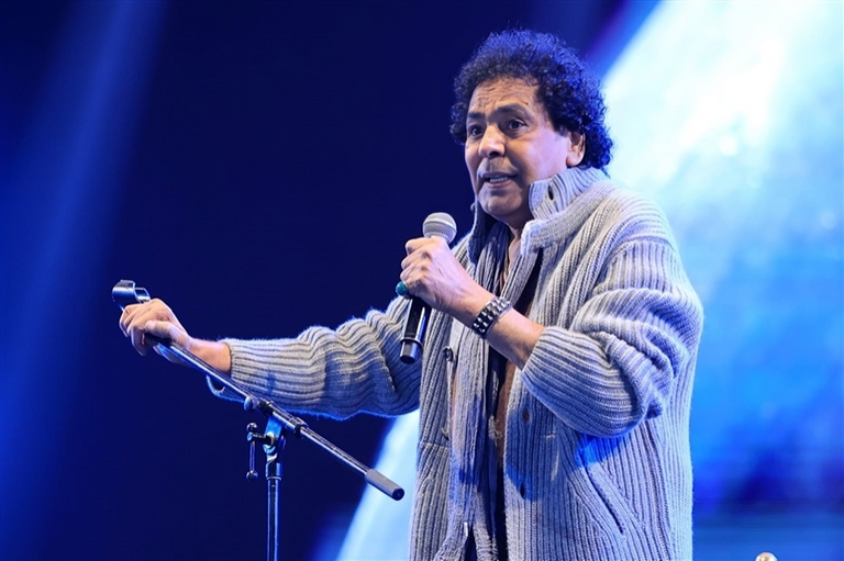 النجم محمد منير