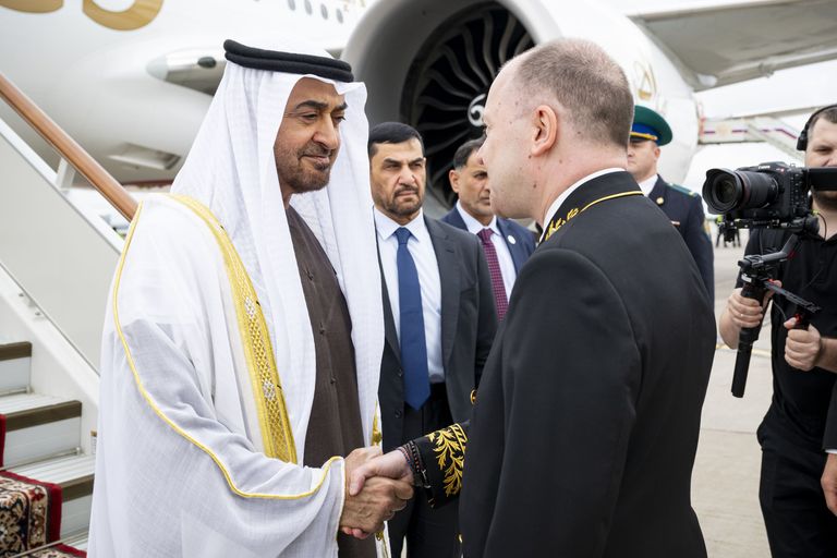جانب من لقاء محمد بن زايد آل نهيان وبوتين