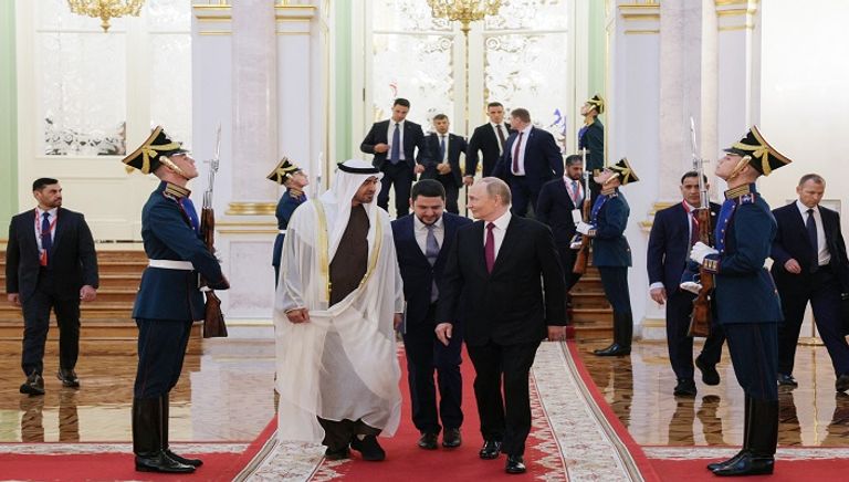 جانب من لقاء محمد بن زايد آل نهيان وبوتين