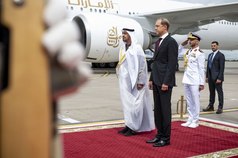 جانب من لقاء محمد بن زايد آل نهيان وبوتين