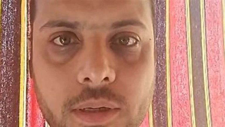 الطفل علي المضاب بضمور العضلات