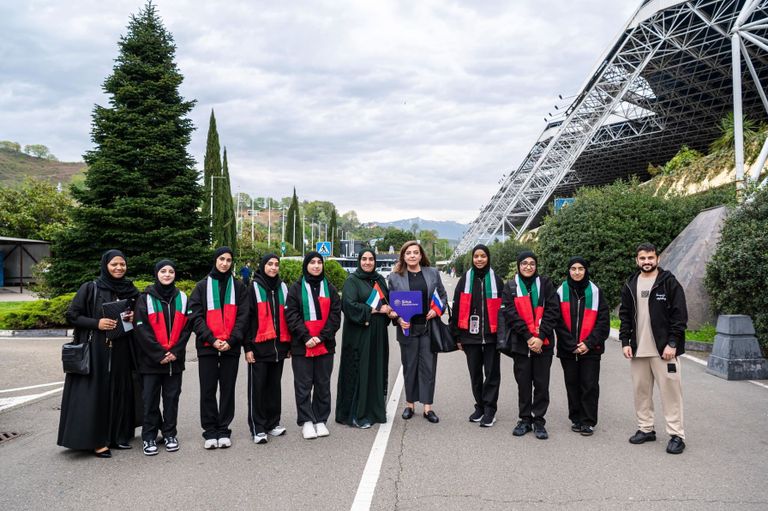 رئيسا الإمارات وروسيا خلال افتتاح مركز الشيخة فاطمة بنت مبارك في موسكو