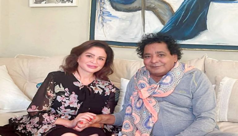 أول ظهور لمحمد منير بعد خروجه من المستشفى أول ظهور لمحمد منير بعد خروجه من المستشفى