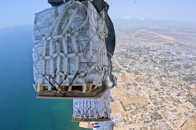 مساعدات الإنزال الجوي في غزة