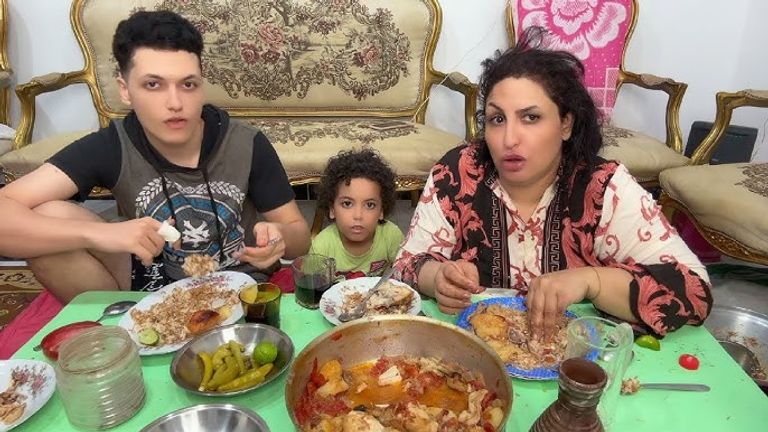 صورة من قناة البلوغر نعمة أم إبراهيم