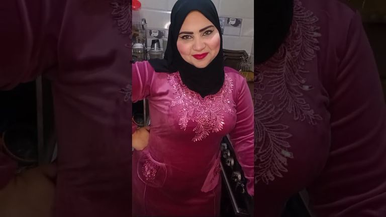 البلوغر حسناء شعبان