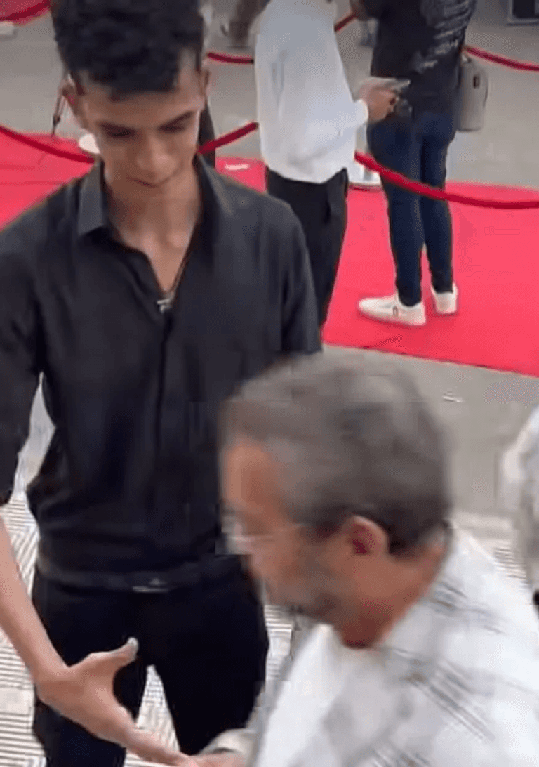 أحمد عبدالعزيز والشاب