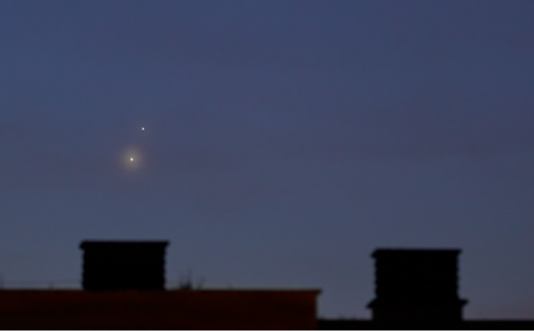 اقتران الزهرة والمشتري في 12 أغسطس