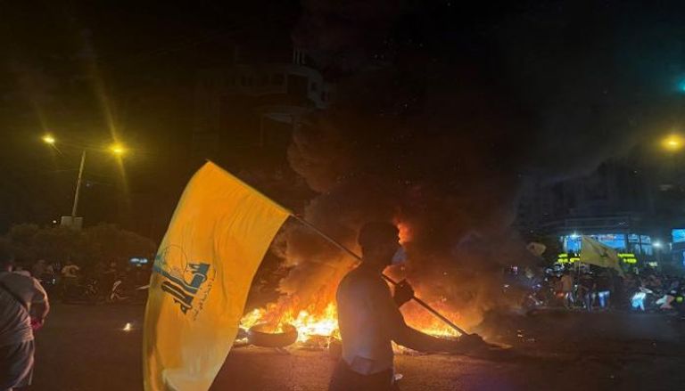 مؤيدون لحزب الله يقطعون طريقا في الضاحية الجنوبية
