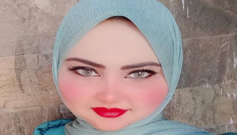 البلوغر حسناء شعبان