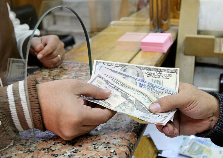 عملات ورقية فئة 100 دولار أمريكي - رويترز