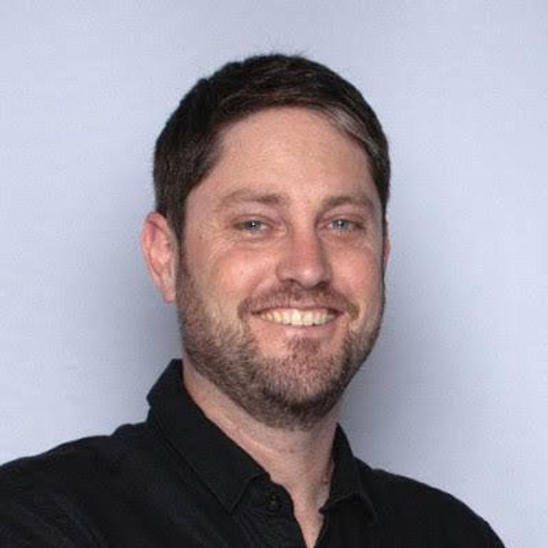 الدكتور إتيان لوران الباحث في مركز الأبحاث الاقتصادية الدولية في باريس رسوم 15% على مبيعات رقائق «إنفيديا» و«إيه إم دي» إلى الصين