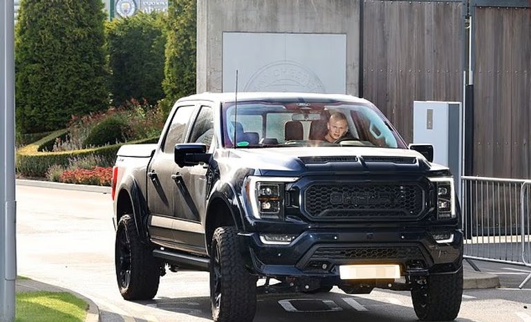 إيرلينغ هالاند إيرلينغ هالاند نجم مانشستر سيتي