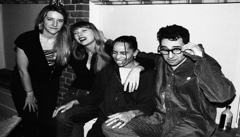 ثعبان في بيت تايلور سويفت ثعبان في بيت تايلور سويفت