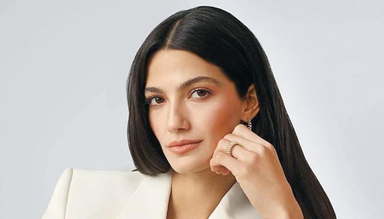 الفنانة تارا عماد
