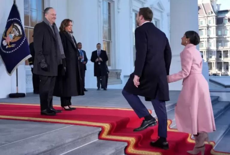 JD فانس وكامالا هاريس