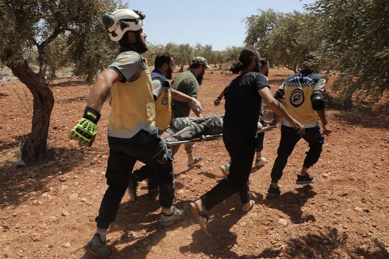 فرق الإنقاذ تُجلي الضحايا من بين الأنقاض إثر الانفجار