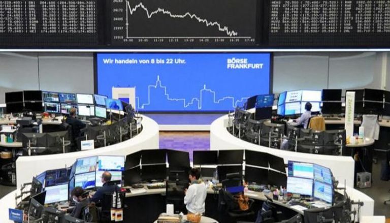 يتجه المستثمرون العالميون إلى الأسواق خارج الولايات المتحدة بحثًا عن نمو أفضل