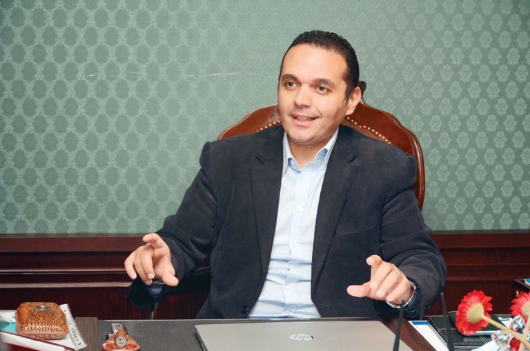 مدحت نافع الخبير الاقتصادي 