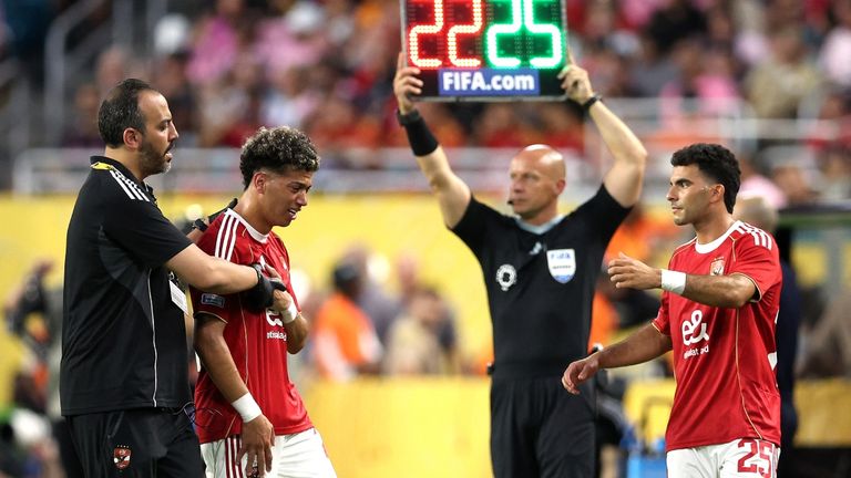 إمام عاشور لاعب الأهلي