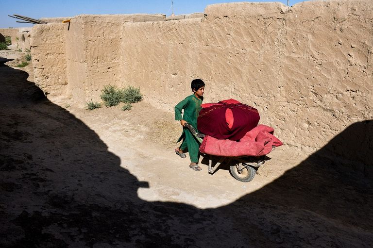 الظواهر المائية القصوى ما بين الجفاف والفيضانات تدفع الأفغان إلى النزوح