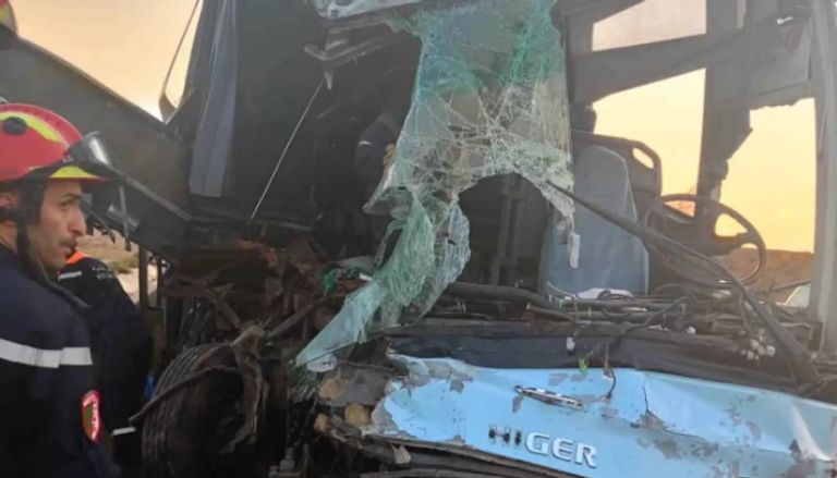 حادث تصادم بين شاحنة وحافلة ركاب في الجزائر حادث تصادم بين شاحنة وحافلة ركاب في الجزائر