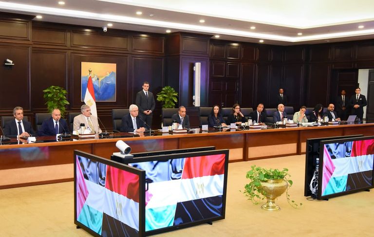 وزير الخارجية المصري يستقبل رئيس الوزراء الفلسطيني