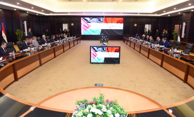 وزير الخارجية المصري يستقبل رئيس الوزراء الفلسطيني