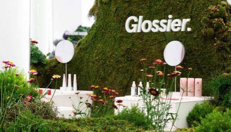 علامة Glossier 