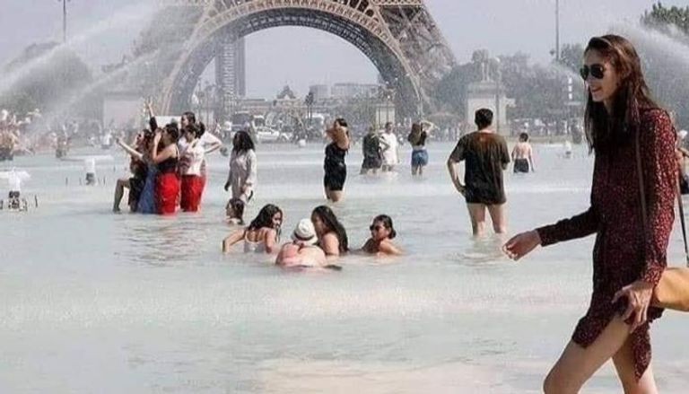نافورة أمام برج إيفل في باريس