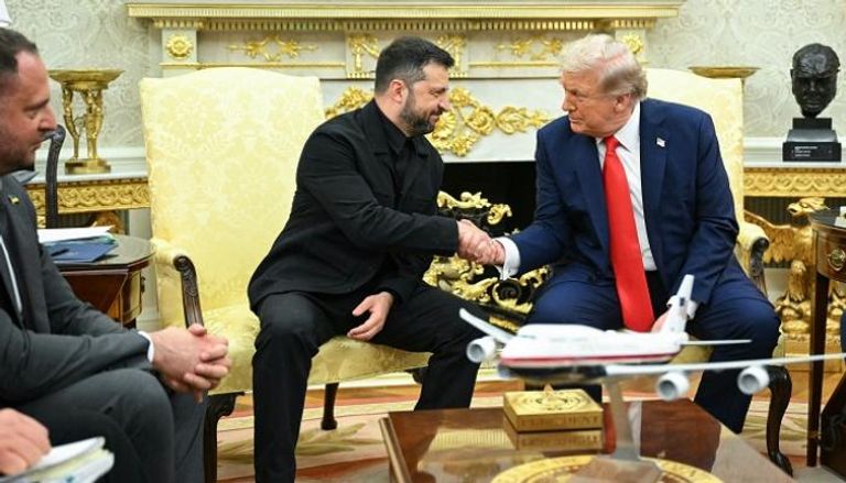 ترامب وزيلينسكي في لقائهما بالبيت الأبيض