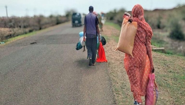 أسرة سودانية تنزح جراء الحرب- أرشيفية