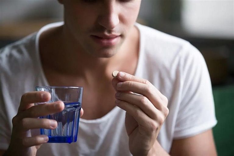 إعلانات لعيادات تجميل- أرشيفية