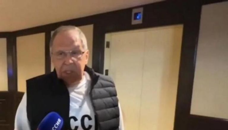 لقطة من فيديو للحظة وصول سيرغي لافروف إلى ألاسكا