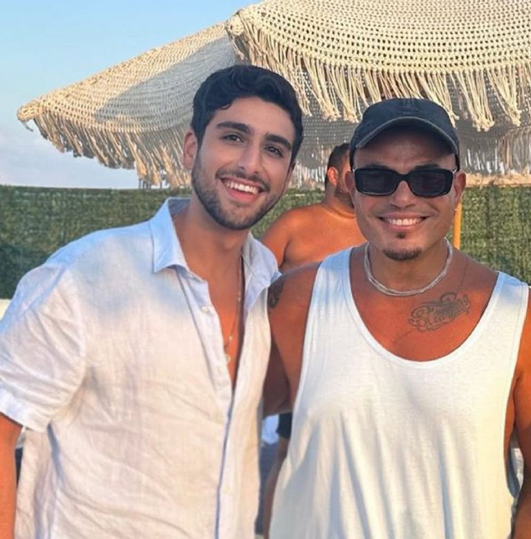 مصطفى قمر وعمرو دياب في الساحل الشمالي مصطفى قمر وعمرو دياب في الساحل الشمالي