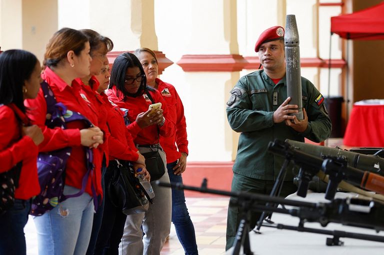 طوابير المتطوعين للانضمام للتعبئة الشعبية