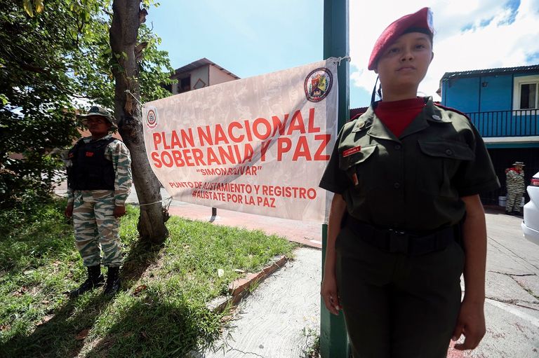 طوابير المتطوعين للانضمام للتعبئة الشعبية