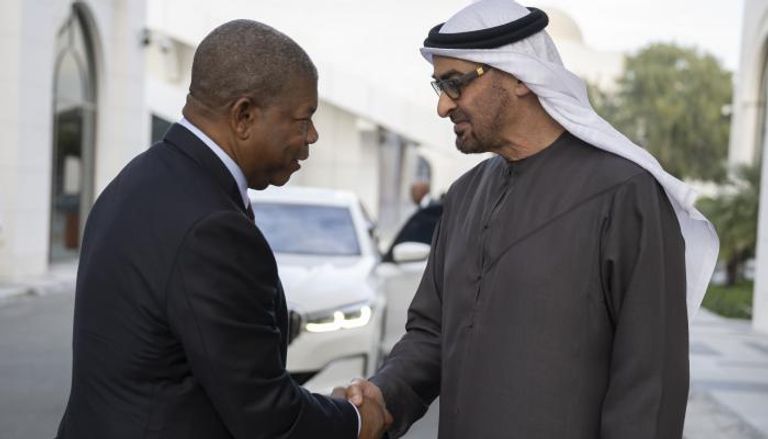 الشيخ محمد بن زايد آل نهيان ورئيس أنغولا في لقاء سابق بأبوظبي