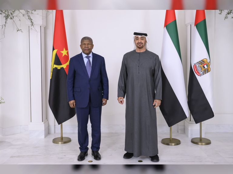 الشيخ محمد بن زايد آل نهيان ورئيس أنغولا في لقاء سابق بأبوظبي