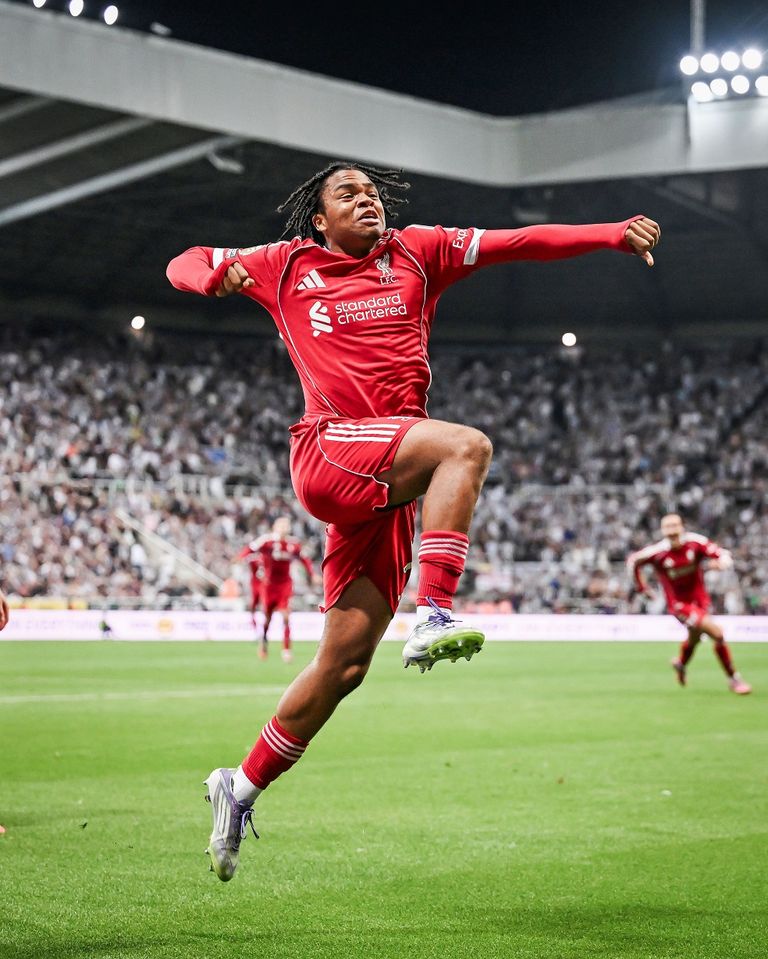 ليفربول يفوز على نيوكاسل بسيناريو جنوني