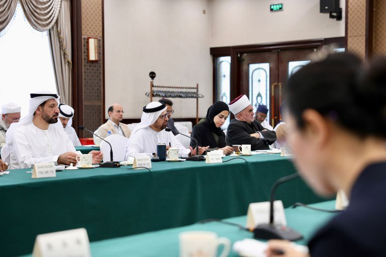 وفد المجتمعات المسلمة يلتقي ممثلي الجمعية الإسلامية بشينجيانغ