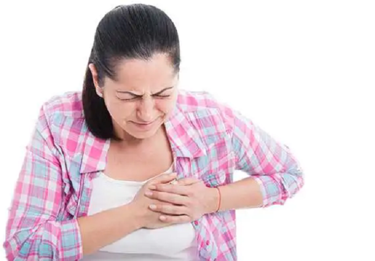 علامة من علامات النوبة القلبية تكون أكثر شيوعا لدى النساء