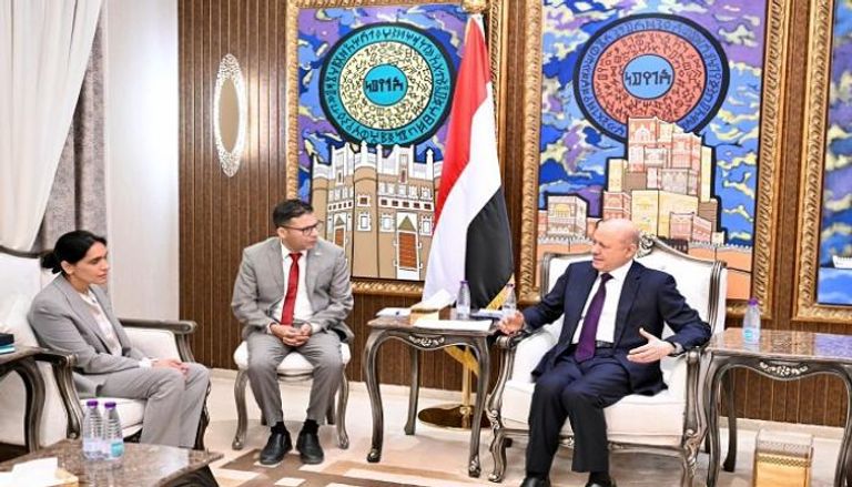 العليمي يستقبل السفيرة البريطانية لدى اليمن