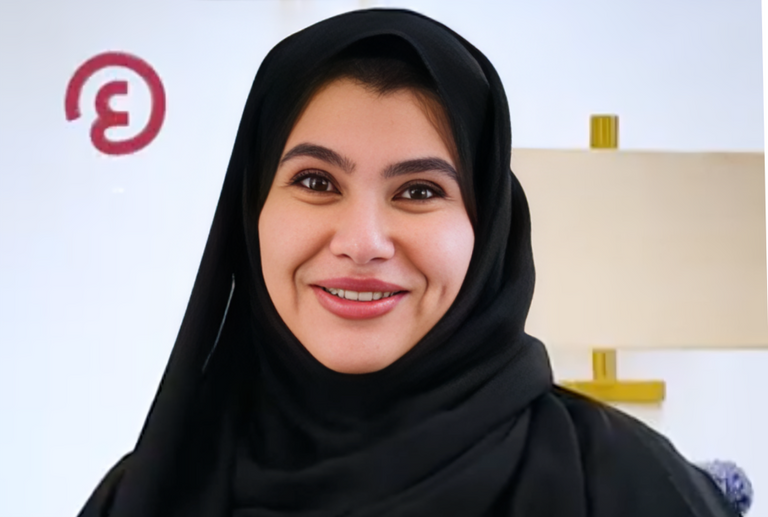 بطلة رفع الأثقال الإماراتية فاطمة الكعبي بطلة رفع الأثقال الإماراتية فاطمة الكعبي