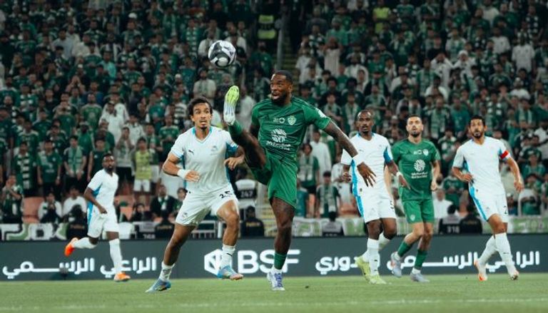 من مباراة الأهلي ونيوم في الدوري السعودي